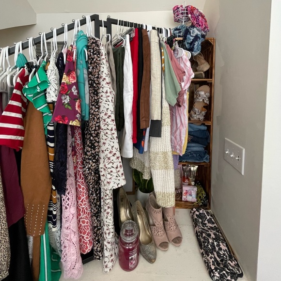 Meet your Posher, Alyssa - Picture 4 of 5